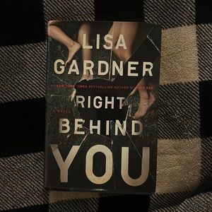 Right behind you by Lisa Gardner